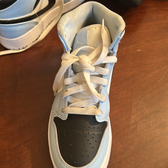 Good condition only one shoe has a crease other than that it’s alright! - Picture 8 of 12